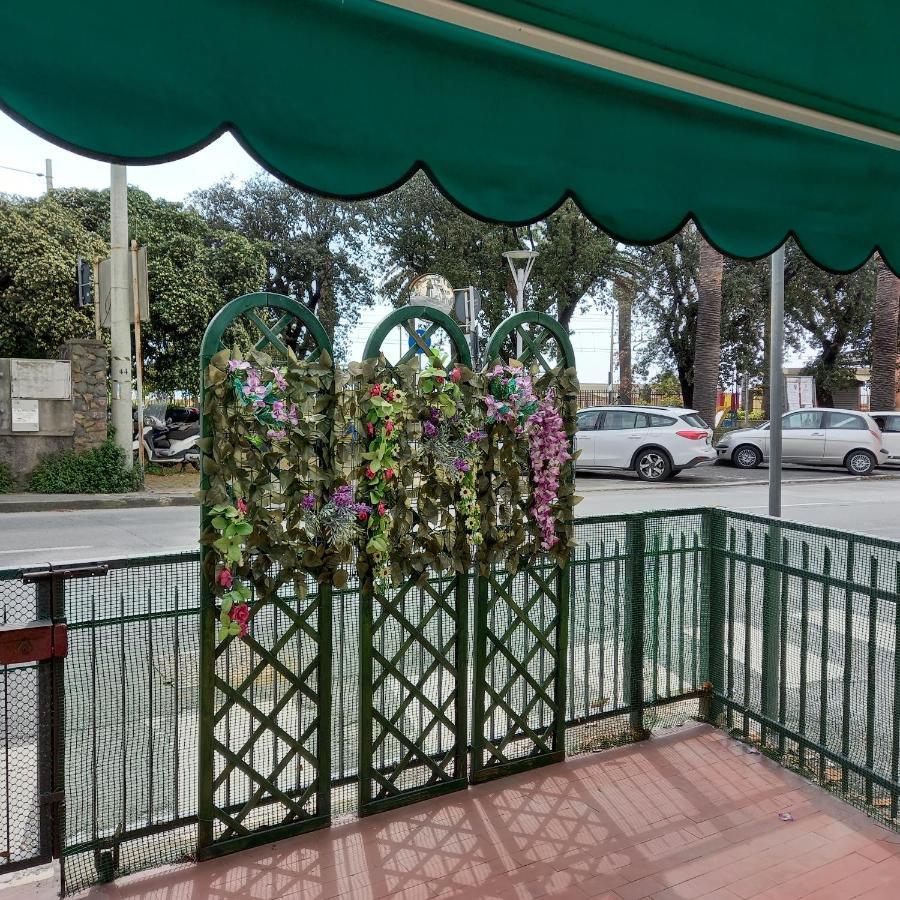 Appartamento fronte spiaggia Cavi di Lavagna Esterno foto