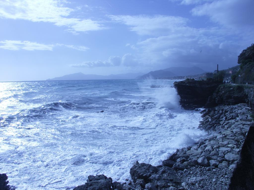 Appartamento fronte spiaggia Cavi di Lavagna Esterno foto