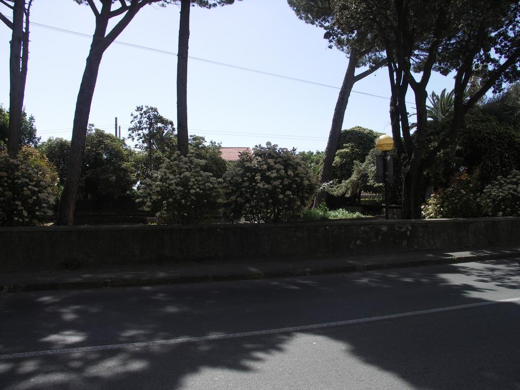 Appartamento fronte spiaggia Cavi di Lavagna Esterno foto